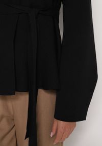 Born2be - Czarny Kardigan z Wiskozą i Wiązaniem w Pasie Tusvela. Okazja: na co dzień. Kolor: czarny. Materiał: wiskoza. Styl: casual #3