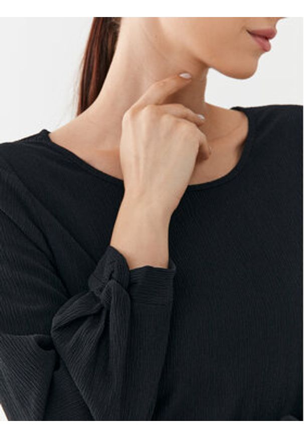JDY Sukienka codzienna 15300701 Czarny Regular Fit. Okazja: na co dzień. Kolor: czarny. Materiał: syntetyk. Typ sukienki: proste. Styl: casual