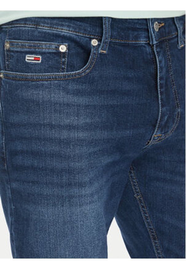 Tommy Jeans Jeansy DM0DM21032 Niebieski Tapered Fit. Kolor: niebieski