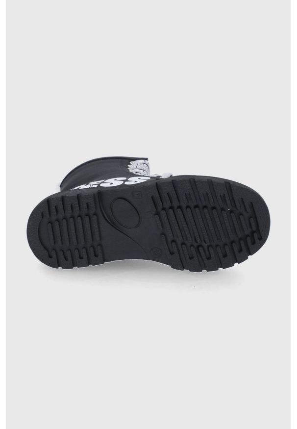 Guess Buty dziecięce kolor czarny. Nosek buta: okrągły. Kolor: czarny. Materiał: skóra, guma