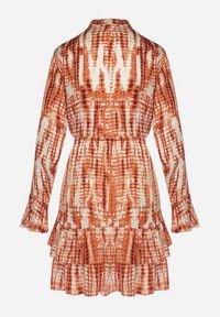 Born2be - Pomarańczowa Sukienka Mini Ozdobiona Falbankami i Akwarelowym Wzorem Panava. Typ kołnierza: kołnierz z falbankami. Kolor: pomarańczowy. Długość rękawa: długi rękaw. Wzór: aplikacja. Długość: mini #7