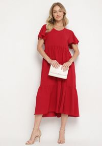 Born2be - Czerwona Sukienka o Rozkloszowanym Kroju z Wiskozą Filastia. Okazja: na co dzień. Typ kołnierza: dekolt w kształcie V. Kolor: czerwony. Materiał: wiskoza. Długość rękawa: krótki rękaw. Typ sukienki: rozkloszowane. Styl: klasyczny, elegancki, casual