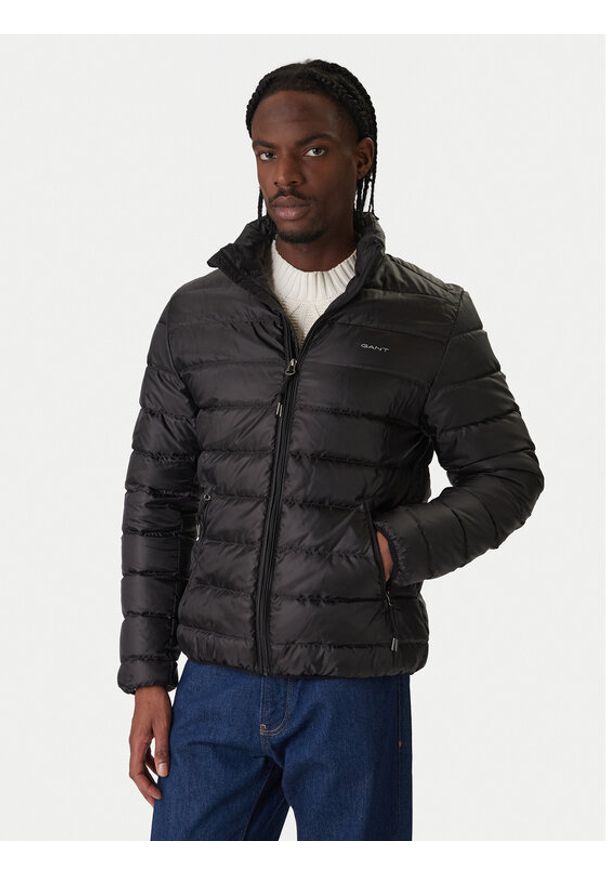 GANT - Gant Kurtka puchowa 7006526 Czarny Regular Fit. Kolor: czarny. Materiał: syntetyk