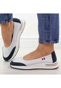 Białe nv ażurowane skórzane baleriny damskie T.Sokolski w26-608. Okazja: na co dzień. Nosek buta: okrągły. Kolor: biały. Materiał: skóra. Szerokość cholewki: normalna. Wzór: ażurowy, aplikacja. Sezon: wiosna, jesień, lato. Styl: casual, klasyczny, sportowy #1