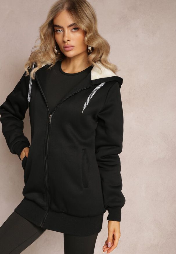 Renee - Czarna Bluza ze Sztucznym Futerkiem i Kapturem oraz Kieszeniami Creactia. Kolor: czarny. Materiał: futro