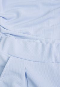 Renee - Jasnoniebieski Komplet Bluzka z Poduszkami w Ramionach i Proste Spodnie z Gumką w Pasie Divanes. Kolor: niebieski #6