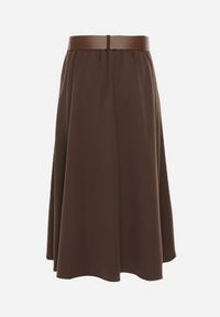 Born2be - Brązowa Rozkloszowana Spódnica z Wiskozą Zdobiona Paskiem z Klamrą Tinevia. Okazja: do pracy, na co dzień. Kolor: brązowy. Materiał: wiskoza. Wzór: aplikacja. Styl: klasyczny, casual, elegancki #5