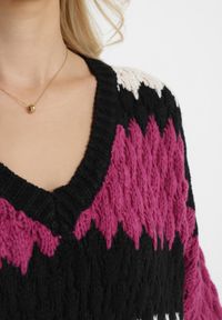 Born2be - Fuksjowy Sweter Oversize z Ozdobnym Wzorem Dzianiny Mexio. Kolor: różowy. Materiał: dzianina. Długość: długie #5
