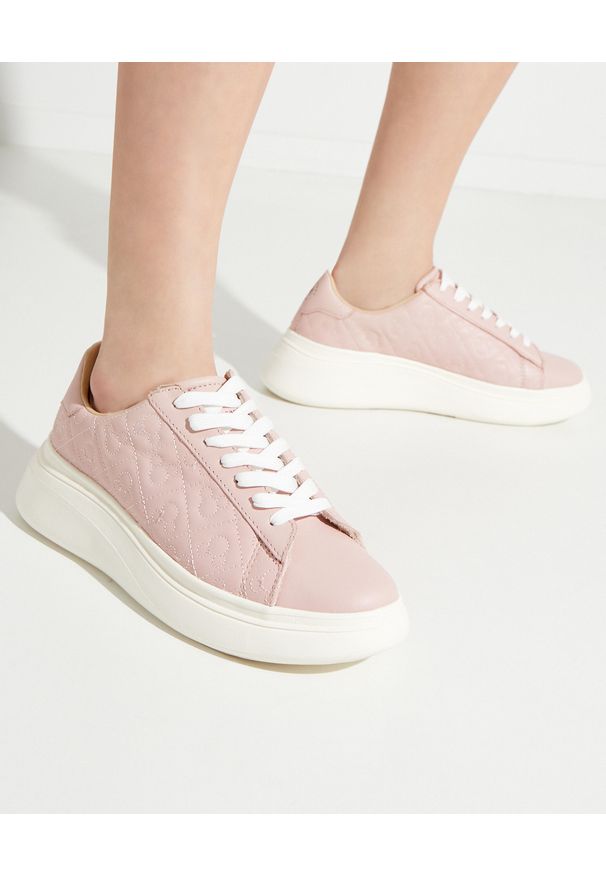MOA Concept - MOA CONCEPT - Różowe sneakersy z przeszyciami z Myszką Miki. Nosek buta: okrągły. Kolor: różowy, wielokolorowy, fioletowy. Materiał: guma. Wzór: nadruk