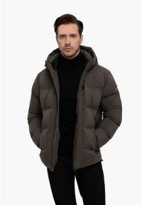 Volcano - Kurtka zimowa J-TURIX. Typ kołnierza: kaptur, kołnierzyk stójkowy. Kolor: brązowy. Materiał: poliester, welur, włókno, materiał. Sezon: zima #1