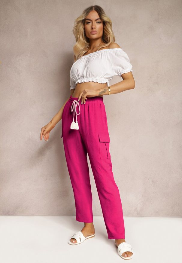 Renee - Fuksjowe Spodnie High Waist o Kroju Bojówek z Kieszeniami Wykończone Gumką w Pasie Efiene. Okazja: na co dzień. Stan: podwyższony. Kolor: różowy. Styl: casual