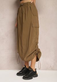Renee - Brązowa Spódnica ze Ściąganym Dołem ze Stoperami i Kieszeniami Lariena. Kolor: brązowy. Materiał: tkanina #2