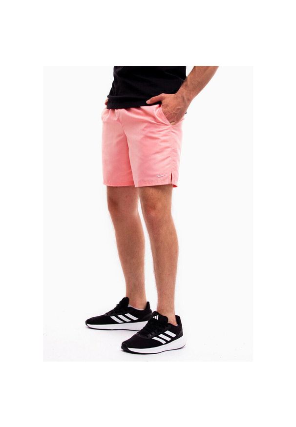 Spodenki kąpielowe męskie Nike 7 Volley. Kolor: różowy. Styl: sportowy