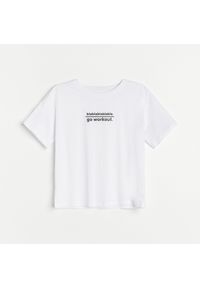 Reserved - Bawełniany t-shirt z napisem - Biały. Kolor: biały. Materiał: bawełna. Wzór: napisy #1