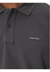 Calvin Klein Jeans Polo J30J327534 Szary Regular Fit. Typ kołnierza: polo. Kolor: szary. Materiał: bawełna