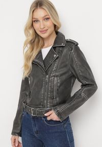 Born2be - Szara Kurtka Ramoneska z Ozdobnym Paskiem na Dole i Asymetrycznym Suwakiem Etoisa. Okazja: na co dzień. Kolor: szary. Materiał: jeans. Długość rękawa: krótki rękaw. Długość: krótkie. Styl: casual, elegancki #7