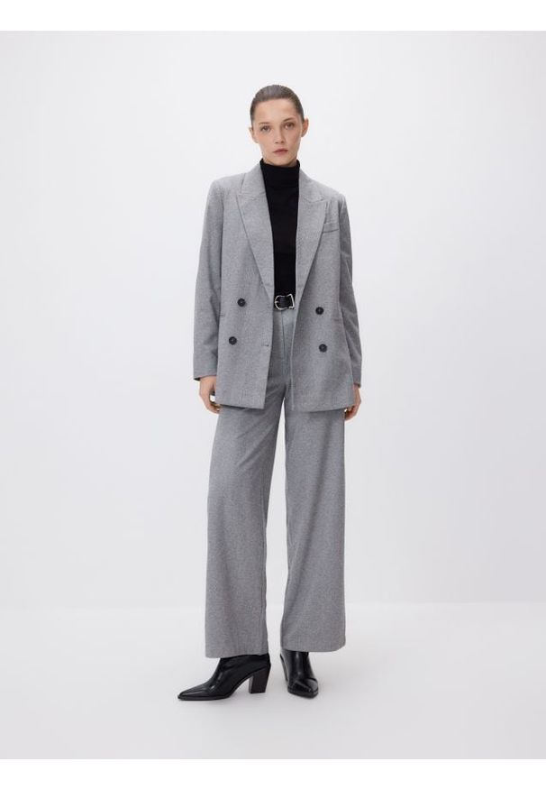 Reserved - Dwurzędowa marynarka w jodełkę - ciemnoszary. Kolor: szary. Materiał: dzianina. Wzór: jodełka