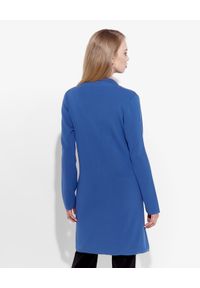 MOSCHINO - Niebieski płaszcz z logowanymi guzikami. Kolor: niebieski. Materiał: materiał, bawełna. Długość: długie