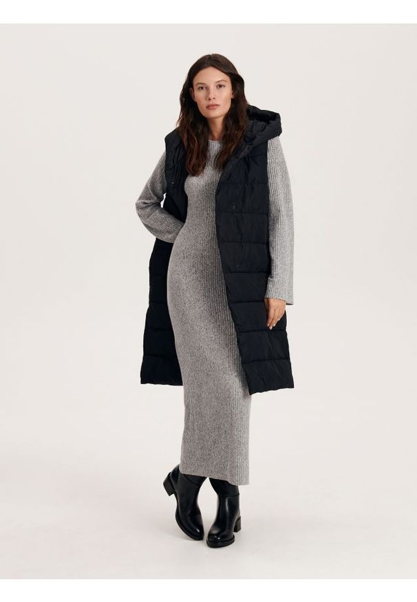 Reserved - Pikowana kamizelka - czarny. Kolor: czarny. Materiał: tkanina