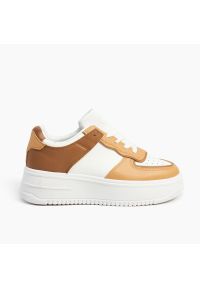 Cropp - Białe sneakersy z brązowymi wstawkami - Wielobarwny. Kolor: brązowy, wielokolorowy, biały