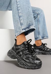 Renee - Czarne Sneakersy na Platformie z Tłoczonym Wzorem Larrisna. Okazja: na co dzień. Kolor: czarny. Materiał: jeans. Obcas: na platformie #3