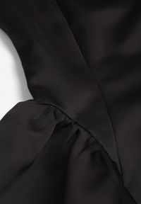 Renee - Czarna Rozkloszowana Sukienka o Eleganckim Kroju Podkreślającym Talię Aikamna. Kolor: czarny. Styl: elegancki #8