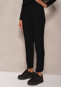 Renee - Czarne Spodnie z Bawełną High Waist Ozdobione Sznurkiem Venaline. Okazja: na co dzień. Stan: podwyższony. Kolor: czarny. Materiał: bawełna. Wzór: aplikacja. Styl: klasyczny, casual #5
