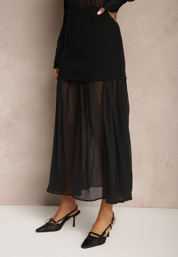 Renee - Czarna Plisowana Spódnica Tiulowa z Wiskozy z Podszewką Balione. Okazja: na co dzień. Kolor: czarny. Materiał: wiskoza, tiul. Styl: elegancki, casual