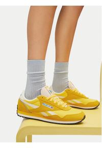 Reebok Sneakersy CLASSIC AZ 100208832 Żółty. Kolor: żółty. Materiał: skóra, zamsz. Model: Reebok Classic #6