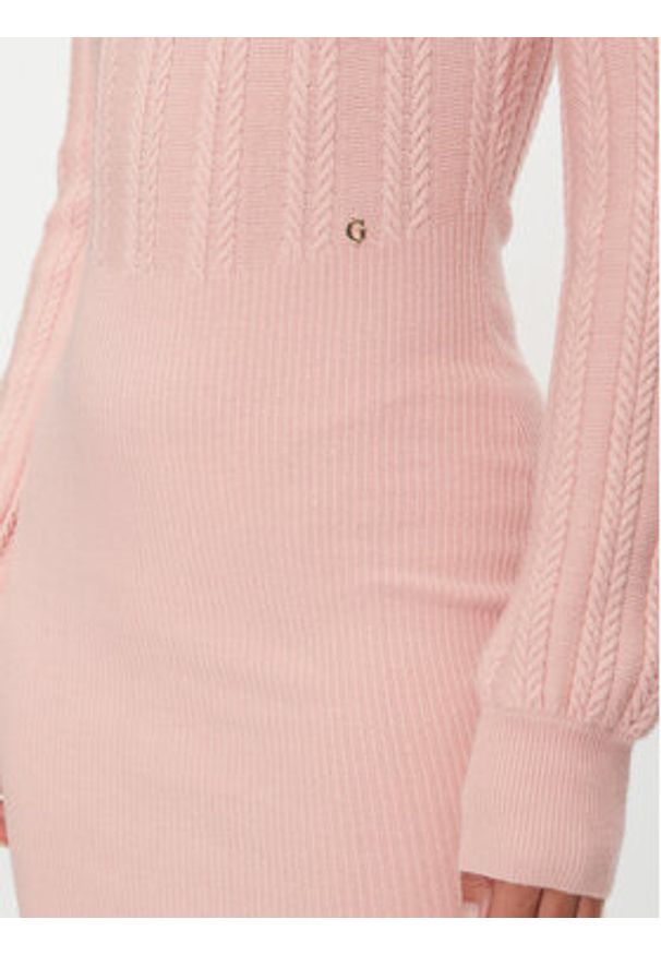 Guess Sukienka dzianinowa Livia W4BK08 Z2V42 Różowy Regular Fit. Kolor: różowy. Materiał: wiskoza, syntetyk
