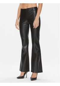 Guess Spodnie z imitacji skóry Nia W3BB18 K8S30 Czarny Regular Fit. Kolor: czarny. Materiał: skóra