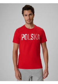 4f - 4F Koszulka kibica męska - czerwona L. Okazja: na co dzień. Kolor: czerwony. Materiał: materiał, bawełna, dzianina. Wzór: nadruk. Styl: casual #1