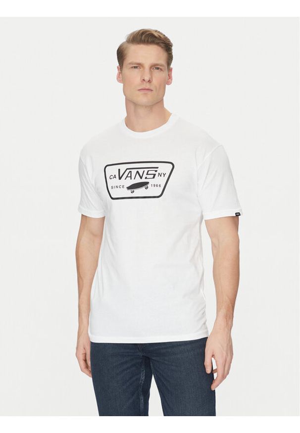 Vans T-Shirt Full Patch VN000QN8YB21 Biały Classic Fit. Kolor: biały. Materiał: bawełna