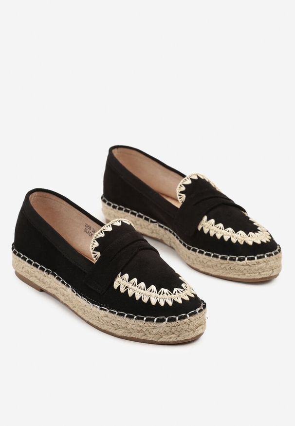 Renee - Czarne Espadryle z Haftem na Podeszwie z Plecionki Taslexia. Okazja: na co dzień, na spacer. Kolor: czarny. Materiał: koronka. Wzór: haft. Sezon: lato. Obcas: na obcasie. Styl: boho, elegancki, casual. Wysokość obcasa: niski