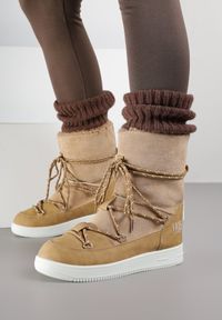 Renee - Beżowe Śniegowce Night Magic. Wysokość cholewki: przed kolano. Zapięcie: bez zapięcia. Kolor: beżowy. Materiał: nubuk, syntetyk, materiał, futro. Szerokość cholewki: normalna. Styl: sportowy #2