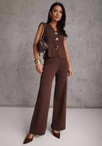 Renee - Brązowy Komplet z Wiskozą Szerokie Spodnie i Kamizelka z Aplikacjami 3D Hirimi. Kolor: brązowy. Materiał: wiskoza. Wzór: aplikacja #2