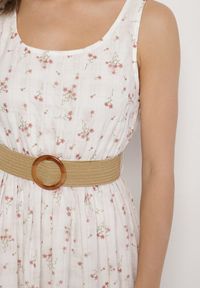 Born2be - Biała Rozkloszowana Sukienka w Kwiaty Ozdobiona Plecionym Paskiem Iffalle. Okazja: na co dzień, na spacer. Kolor: biały. Materiał: skóra. Wzór: aplikacja, kwiaty. Typ sukienki: proste. Styl: casual, elegancki #4