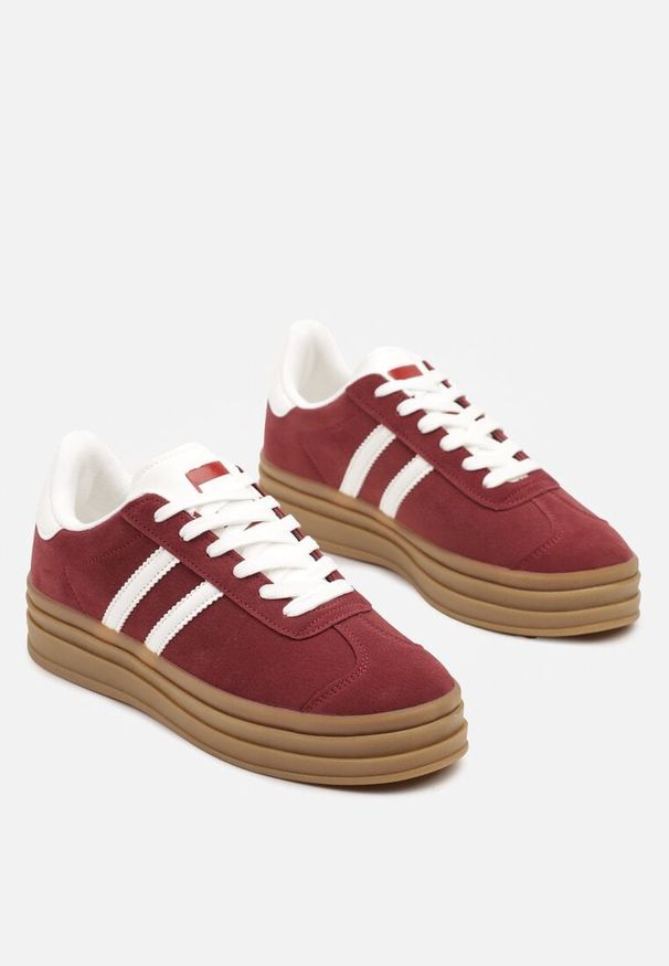Born2be - Bordowe Sneakersy na Platformie z Minimalistycznymi Przeszyciami Teritha. Nosek buta: okrągły. Zapięcie: sznurówki. Kolor: czerwony. Materiał: nubuk, syntetyk. Obcas: na platformie. Wysokość obcasa: niski
