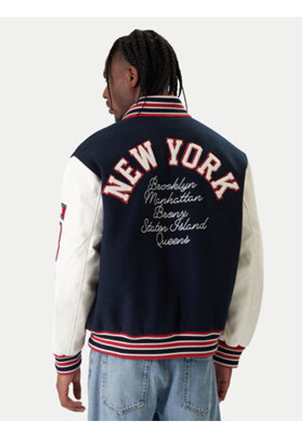 Tommy Jeans Kurtka bomber Varsity DM0DM22729 Granatowy Regular Fit. Kolor: niebieski. Materiał: syntetyk, wełna