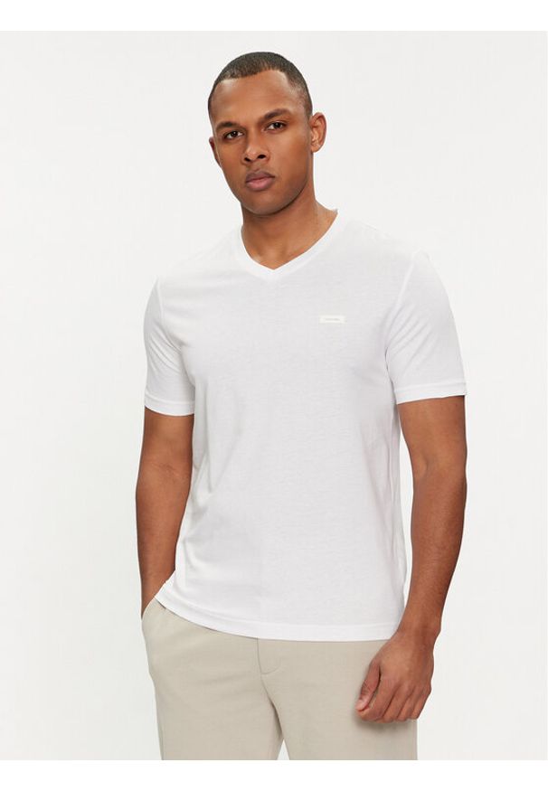 Calvin Klein T-Shirt Smooth K10K112507 Biały Regular Fit. Kolor: biały. Materiał: bawełna