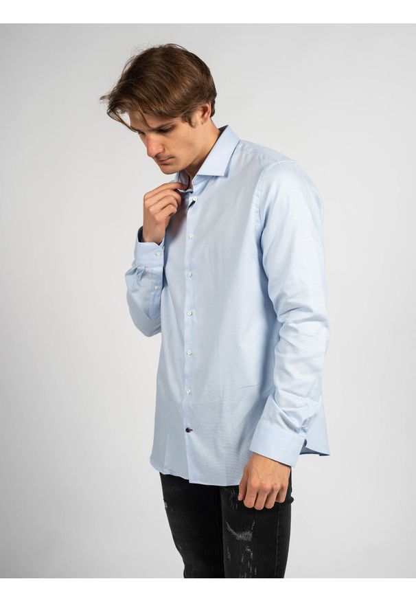 TOMMY HILFIGER - Tommy Jeans Koszula Slim Fit | TT0TT06149 | Mężczyzna | Biały, Niebieski. Typ kołnierza: kołnierzyk włoski. Kolor: biały, wielokolorowy, niebieski. Materiał: bawełna