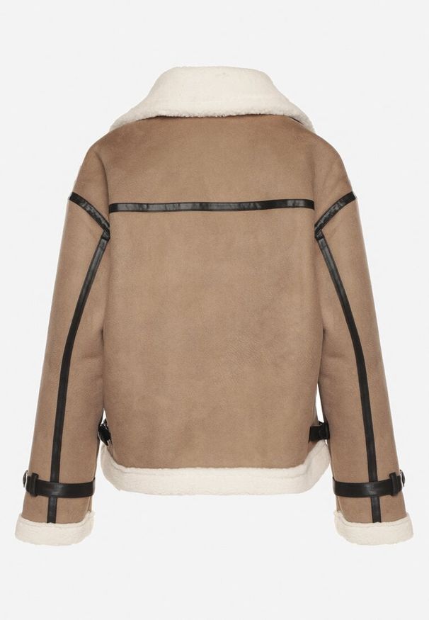 Born2be - Ciemnobeżowa Kurtka Ramoneska Biker z Futerkiem i Paskami z Klamrami Mandrie. Okazja: na spacer, na co dzień. Kolor: beżowy. Materiał: futro. Wzór: aplikacja. Styl: klasyczny, casual, elegancki