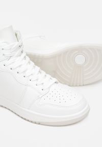 Renee - Białe Sneakersy Ciryse. Wysokość cholewki: przed kolano. Nosek buta: okrągły. Kolor: biały. Materiał: materiał. Szerokość cholewki: normalna. Obcas: na płaskiej podeszwie #5