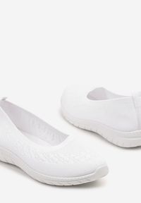 Born2be - Białe Wsuwane Tenisówki z Delikatną Perforacją Firsedi. Okazja: na co dzień. Zapięcie: bez zapięcia. Kolor: biały. Materiał: jeans. Styl: elegancki, casual #3