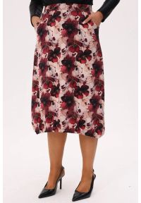 Moda Size Plus Iwanek - Wygodna i stylowa dresowa spódnica Karina - we wzór w magnolie PLUS SIZE XXL. Okazja: na spacer, na co dzień. Kolekcja: plus size. Materiał: dresówka. Długość: krótkie. Wzór: kwiaty. Styl: elegancki #1