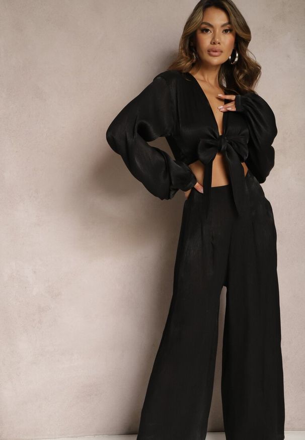 Renee - Czarny Komplet Wiązana Koszula z Luźnym Rękawem i Szerokie Spodnie Aphina. Kolor: czarny