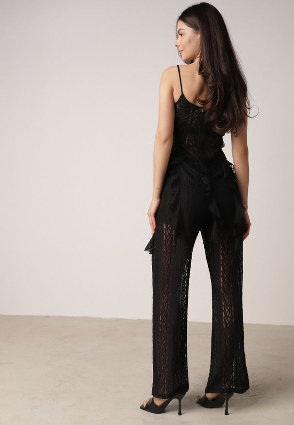Born2be - Czarny Rustykalny Komplet z Koronką i Falbankami Top i Szerokie Spodnie Pretissa. Kolor: czarny. Materiał: koronka. Wzór: koronka