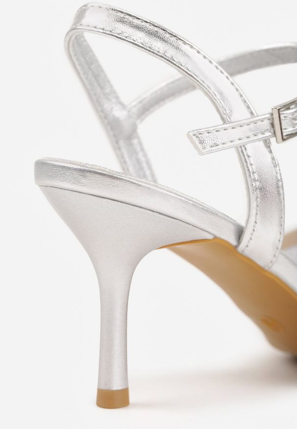 Renee - Srebrne Siateczkowe Czółenka na Szpilce VICES Ozdobione Cyrkoniami i Brokatem Orinelis. Zapięcie: sprzączka. Kolor: srebrny. Materiał: satyna. Szerokość cholewki: normalna. Wzór: aplikacja. Obcas: na szpilce. Styl: glamour