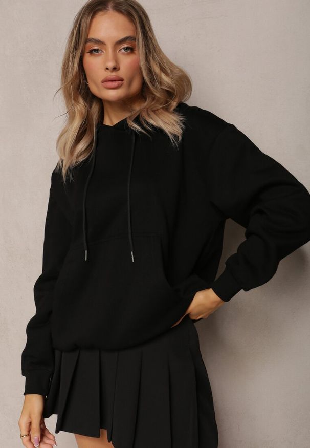 Renee - Czarna Bluza o Fasonie Klasycznej Kangurki z Kapturem Lunamoon. Typ kołnierza: kaptur. Kolor: czarny. Styl: klasyczny