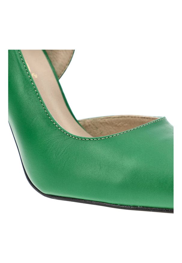 Zielone Szpilki Karino Eleganckie Skórzane Buty. Okazja: na imprezę. Zapięcie: bez zapięcia. Kolor: zielony. Materiał: skóra. Szerokość cholewki: normalna. Obcas: na szpilce. Styl: elegancki